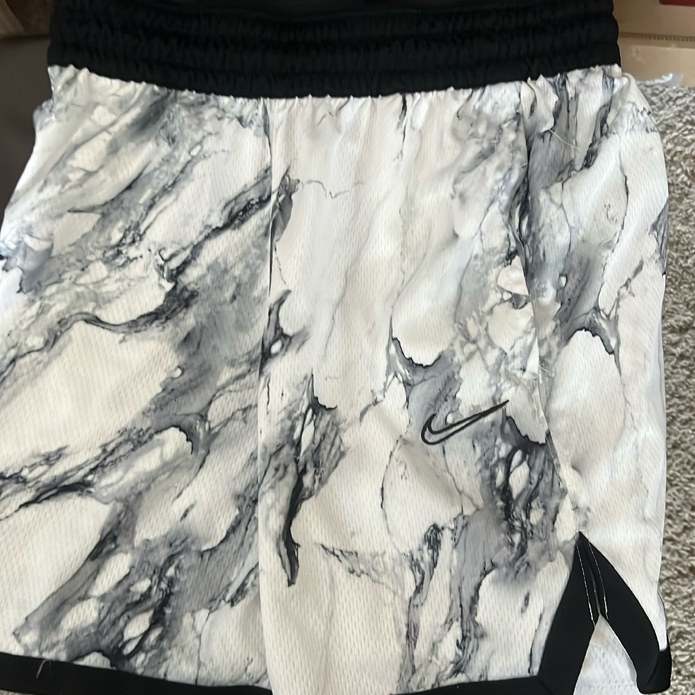 WOMENS NIKE DRI-FIT BASKETBALL SHORTS